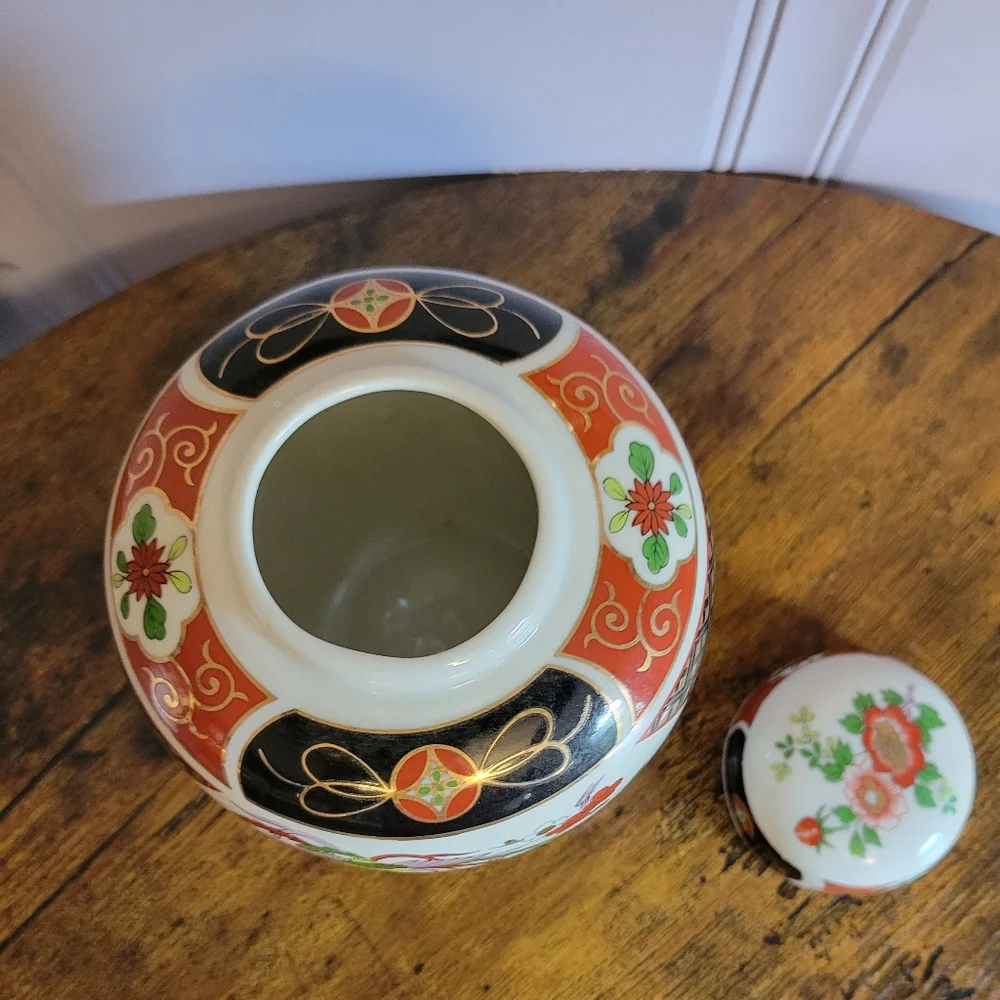 Vintage Japanese Imari hand painted porcelain ginger jar - Picture 3 of 14